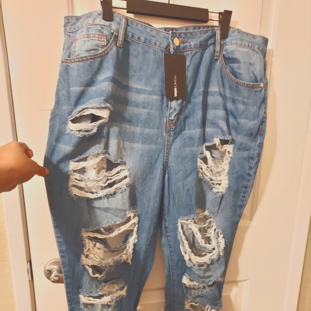 Nwt Fashion Nova ripped jeans